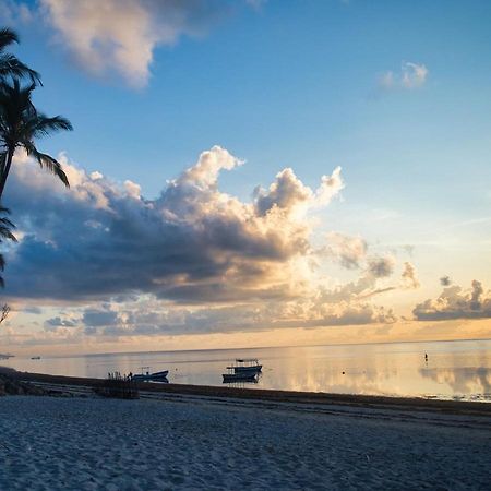 Sheratton Beach Villagio Mombasa Esterno foto