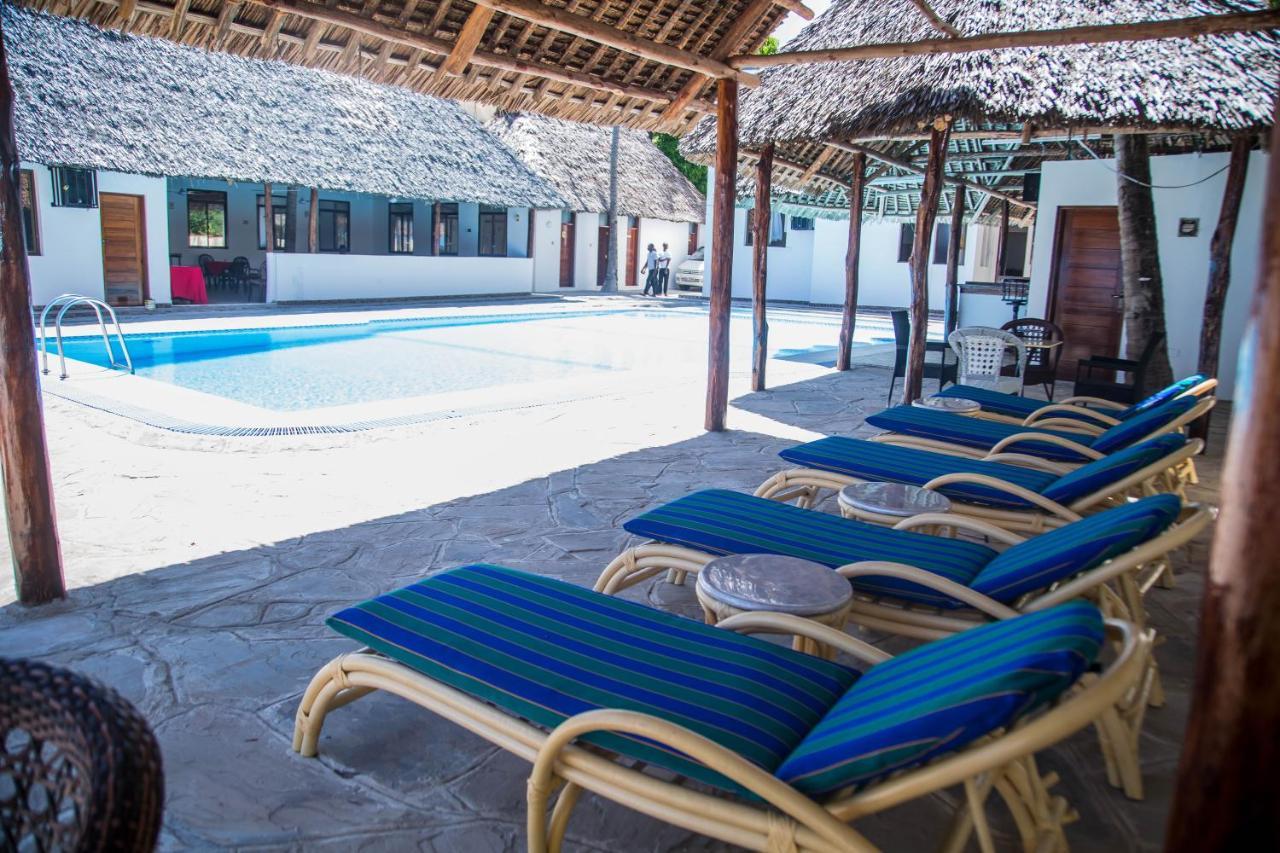 Sheratton Beach Villagio Mombasa Esterno foto