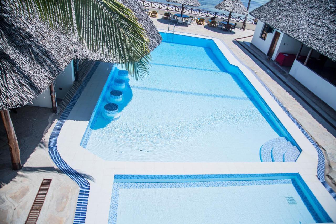 Sheratton Beach Villagio Mombasa Esterno foto
