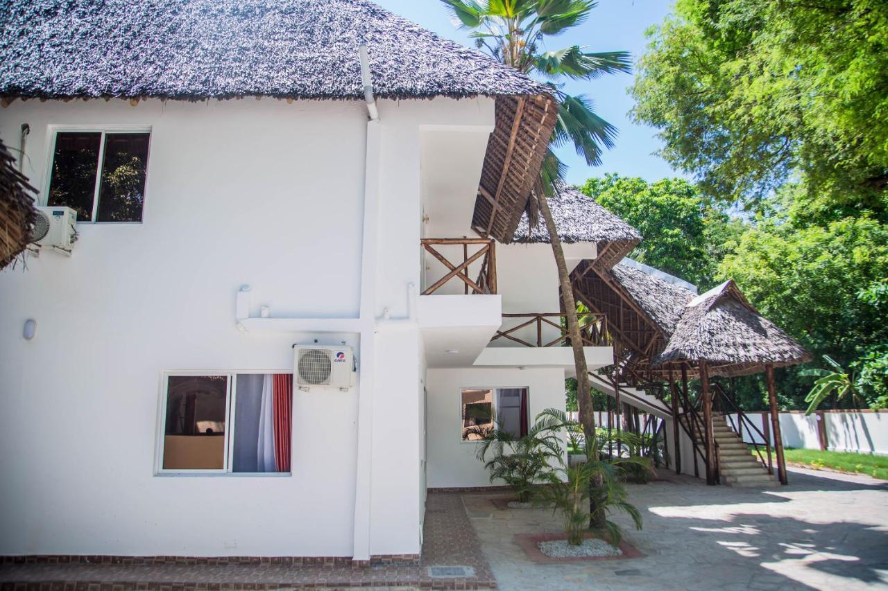 Sheratton Beach Villagio Mombasa Esterno foto
