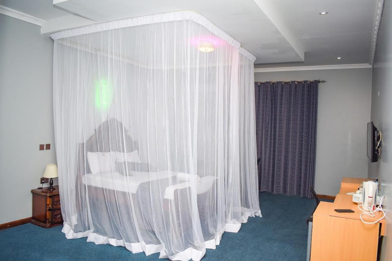 Sheratton Beach Villagio Mombasa Esterno foto