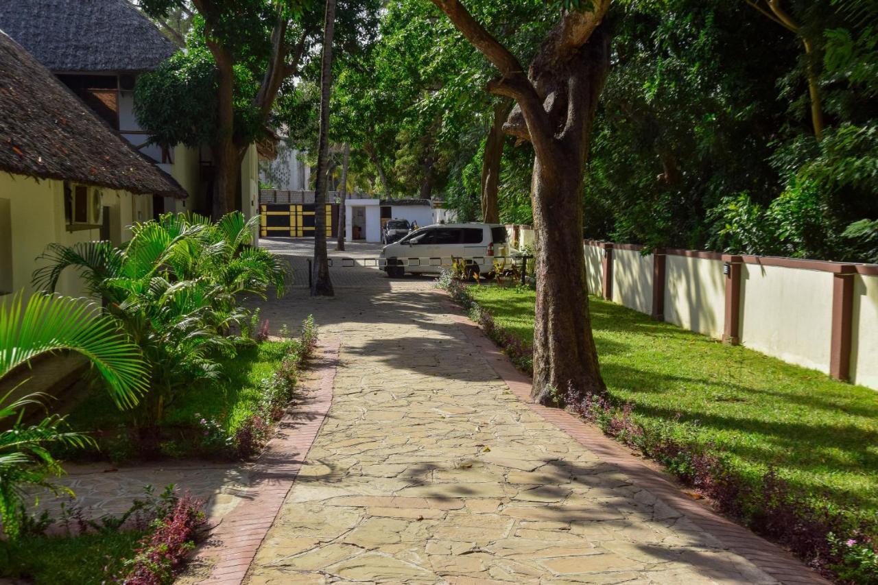 Sheratton Beach Villagio Mombasa Esterno foto